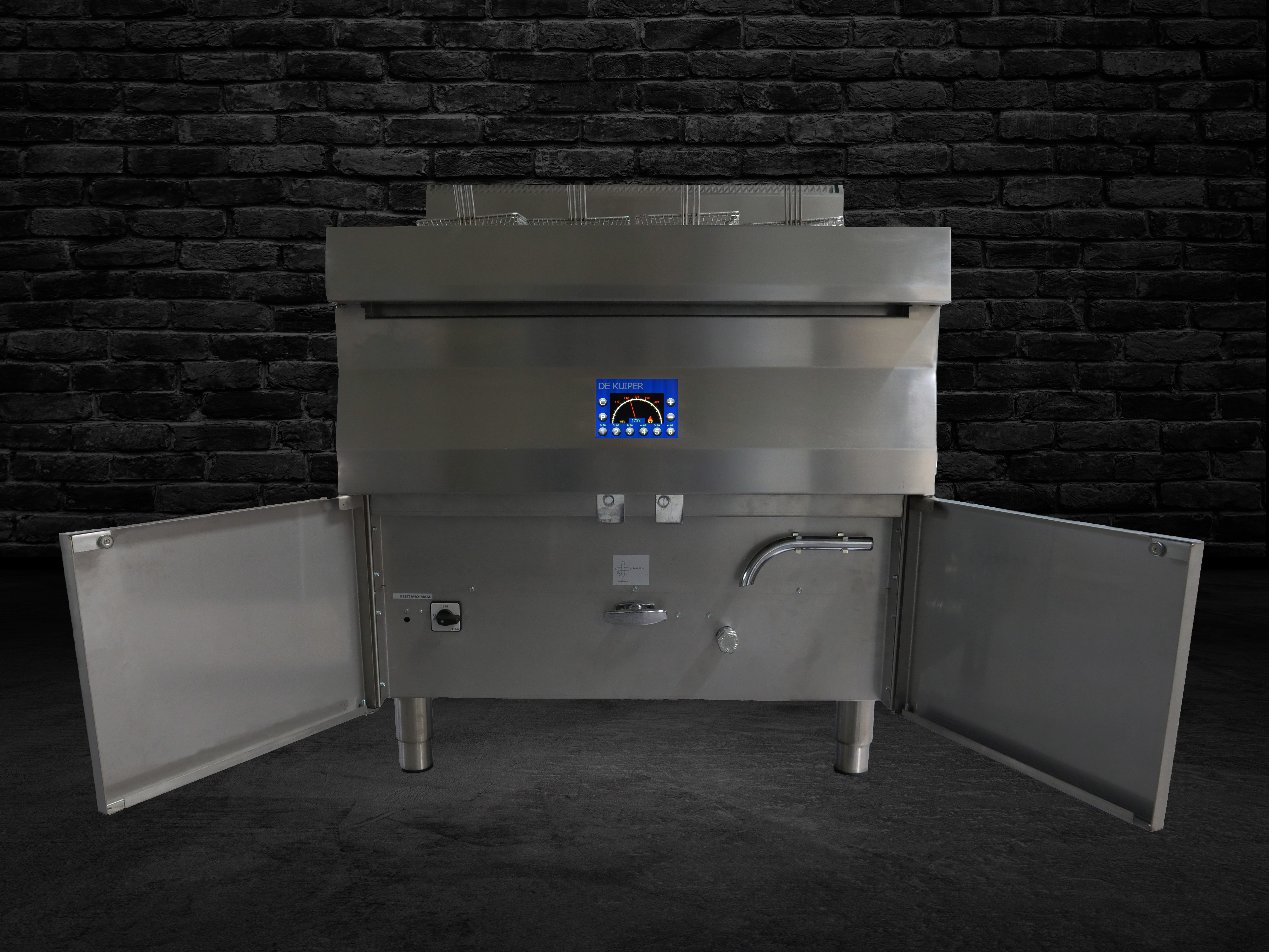 4-mands Forta 6 studio.png